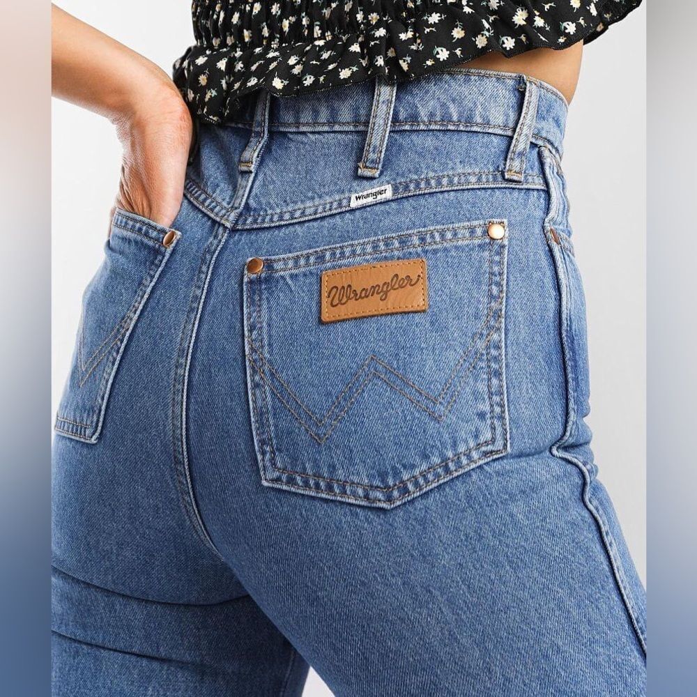 Wrangler Wanderer High Rise Flare 622 Jeans - Picture 4 of 15